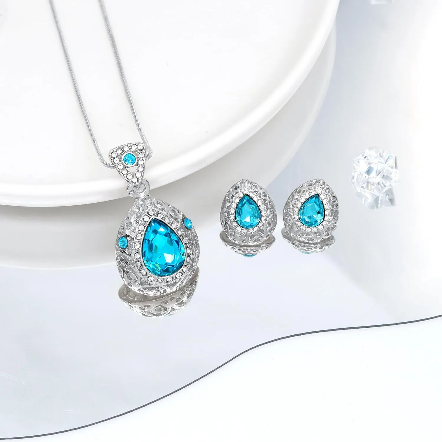 AILUOR Fashion Waterdrop Crystal Jewelry Set, Retro Vintage Celtic Knot Waterdrop Green Gemstone Water Drop Pendant Necklace Stud Earrings Jewelry Set for Women Mother Bridal Wedding