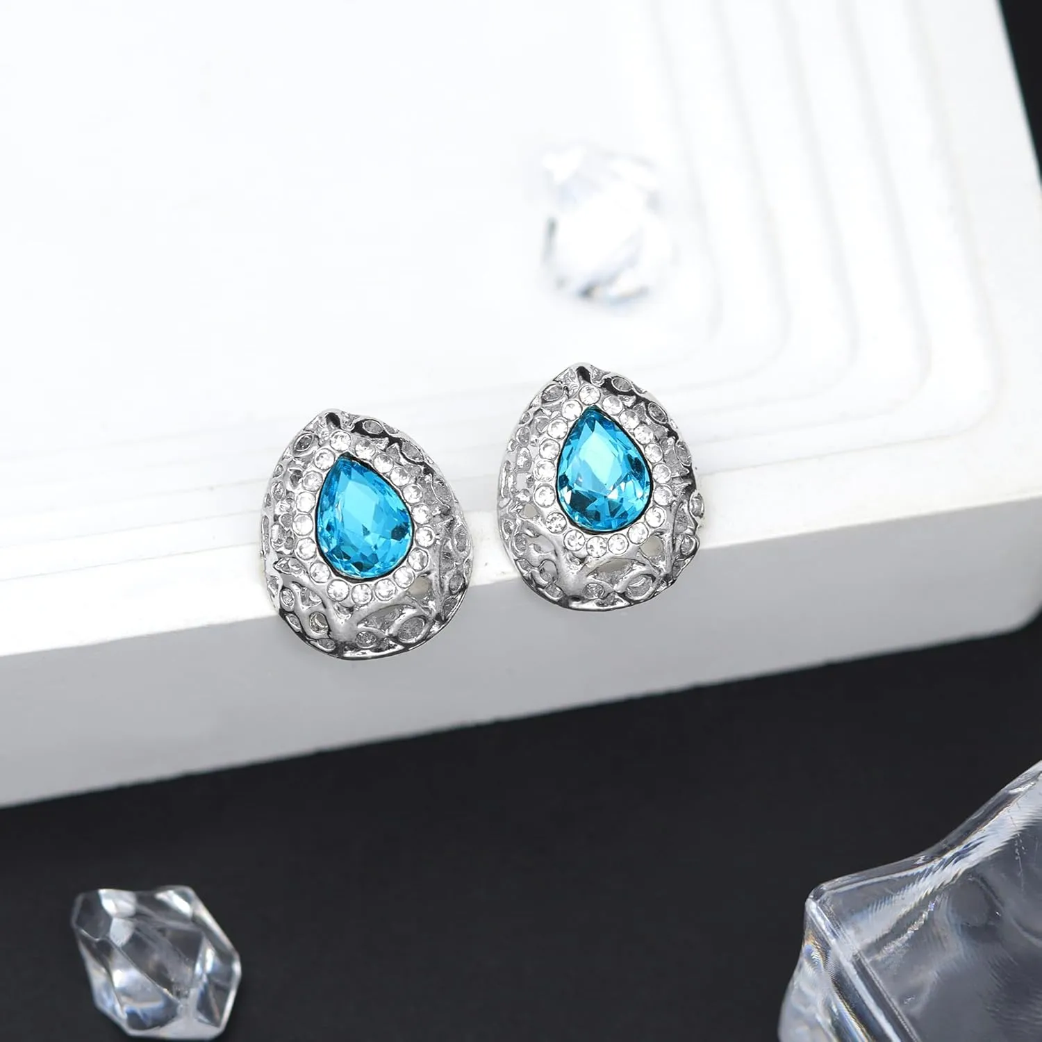 AILUOR Fashion Waterdrop Crystal Jewelry Set, Retro Vintage Celtic Knot Waterdrop Green Gemstone Water Drop Pendant Necklace Stud Earrings Jewelry Set for Women Mother Bridal Wedding