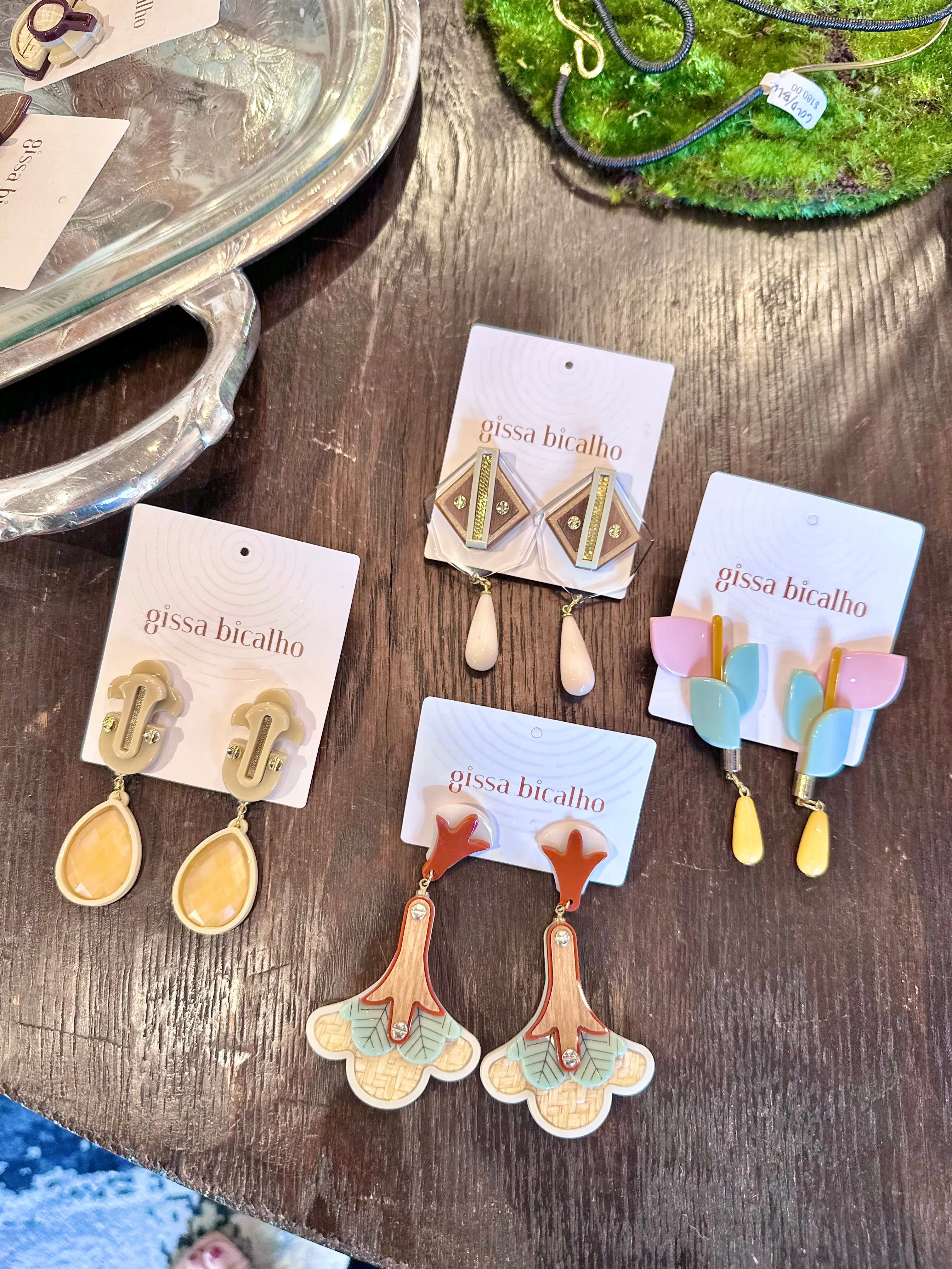 Colorblock Acrylic Earring in olive/cinnamon by Gissa Bicalho